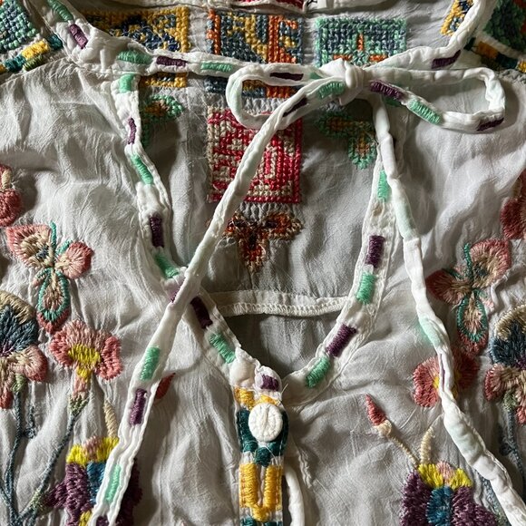 Johnny Was, Embroidered Tunic XS. White background with multi-colored embroidery - Picture 5 of 9